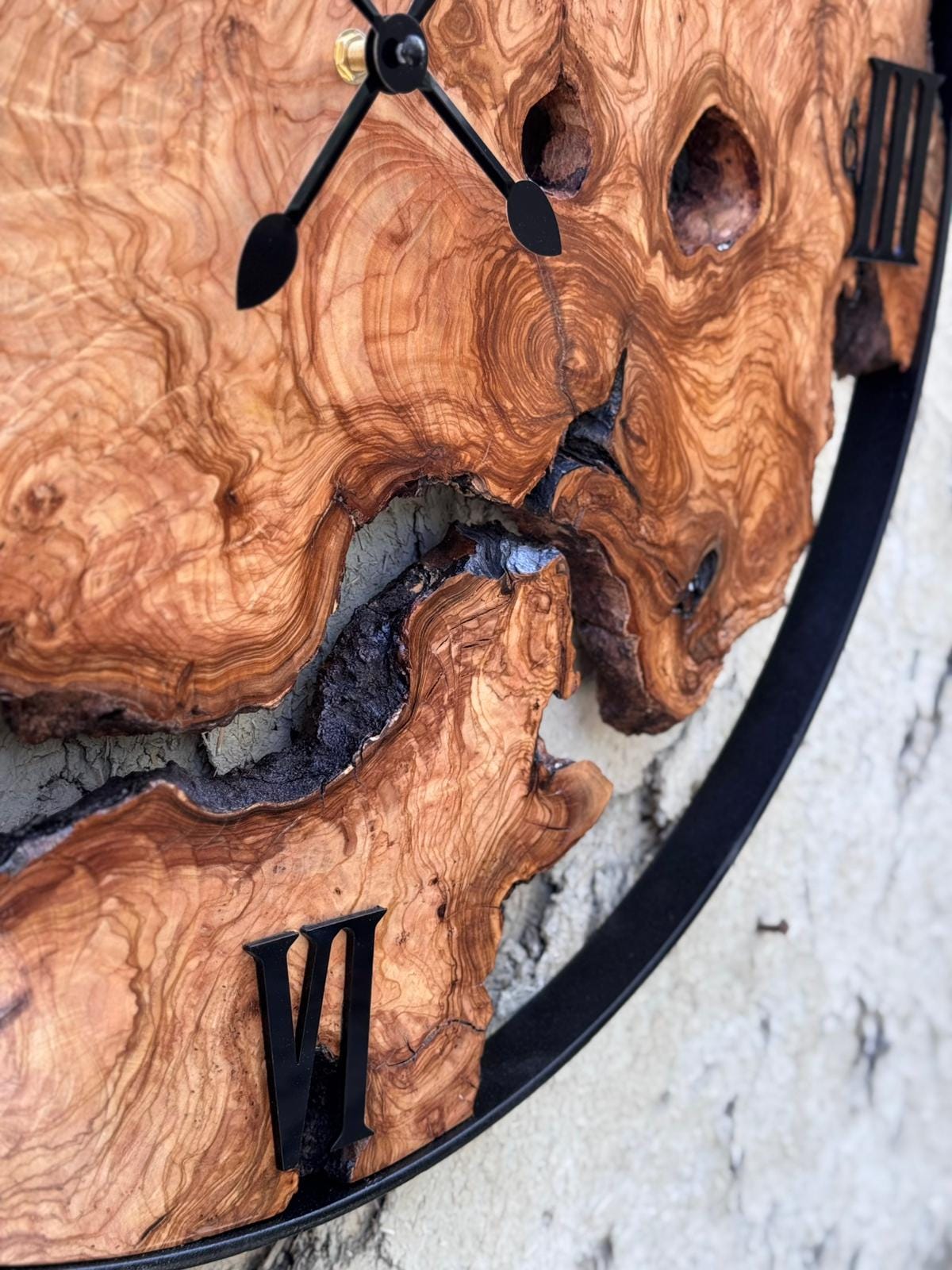 Live Edge Olive Wood Wall Clock: Rustic Handcrafted Silent Natural Grain Decor