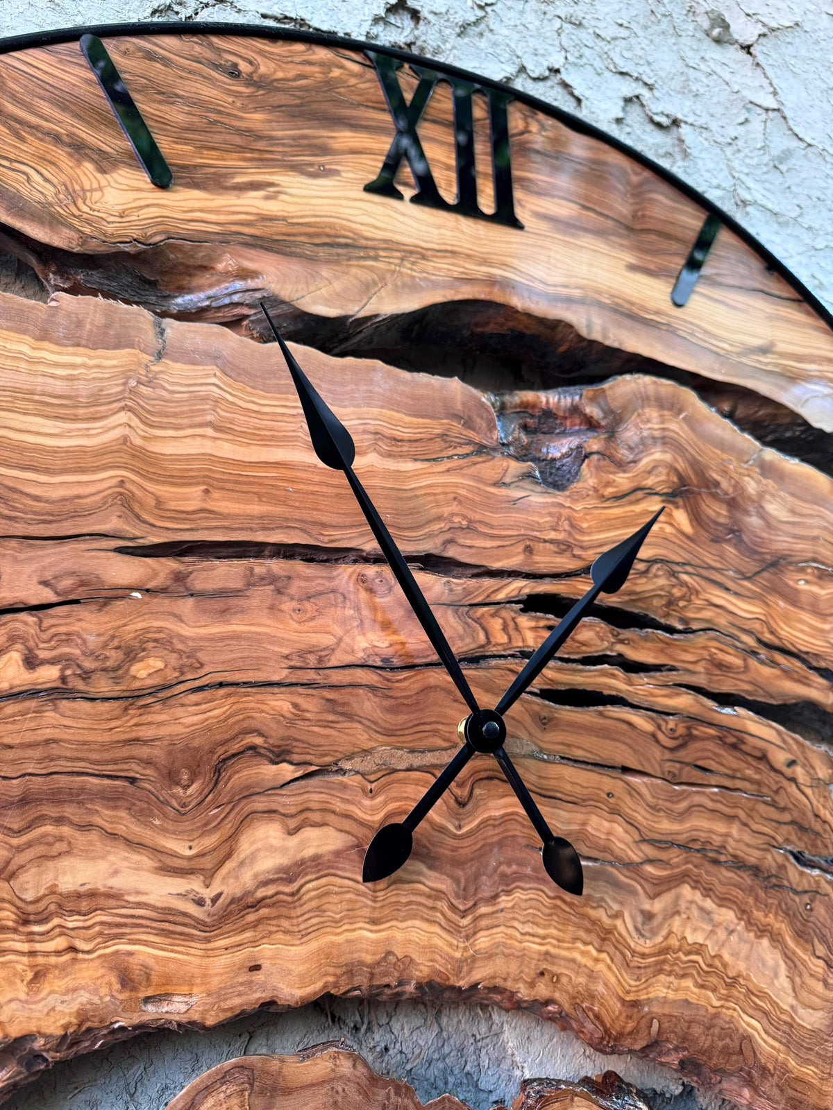 Size comparison chart showing the available diameters of the live edge olive wood wall clock