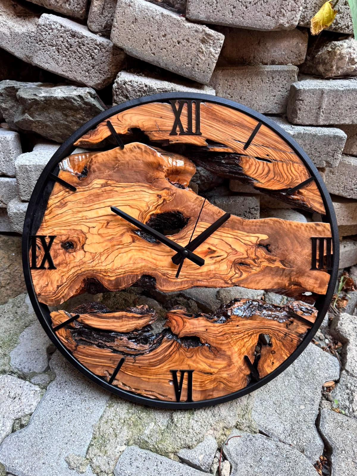 Size chart graphic showing diameter and depth measurements for the large olive wood wall clock