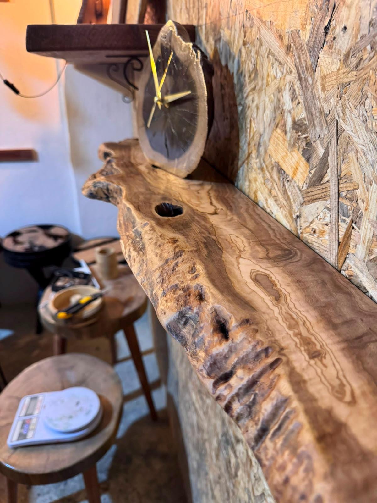 Shelf edge profile showing thickness