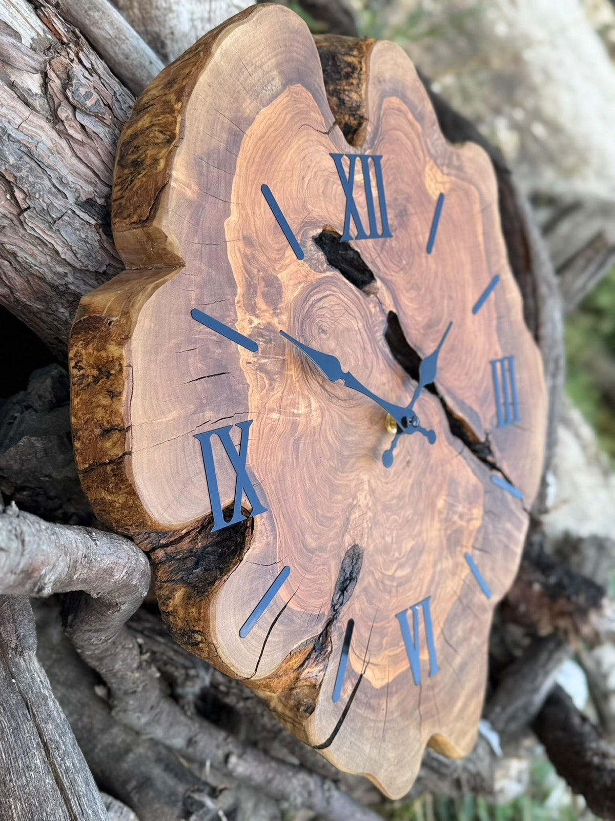 Frameless olive wood wall clock with numerals